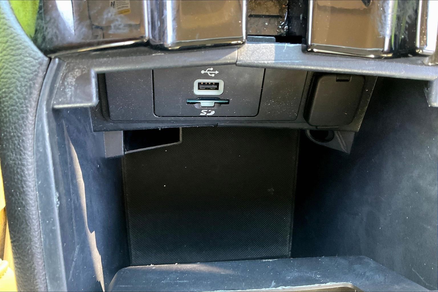 Used 2016 Ford Fusion SE w/ Equipment Group 202A FWD image 15