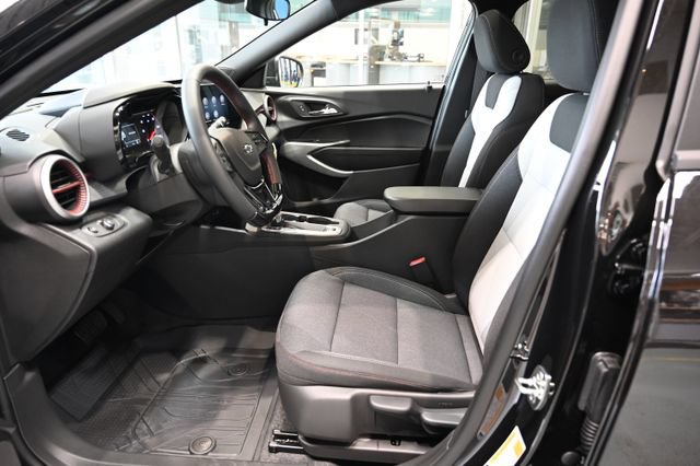 New 2026 Chevrolet Trax RS w/ Sunroof Package FWD image 9