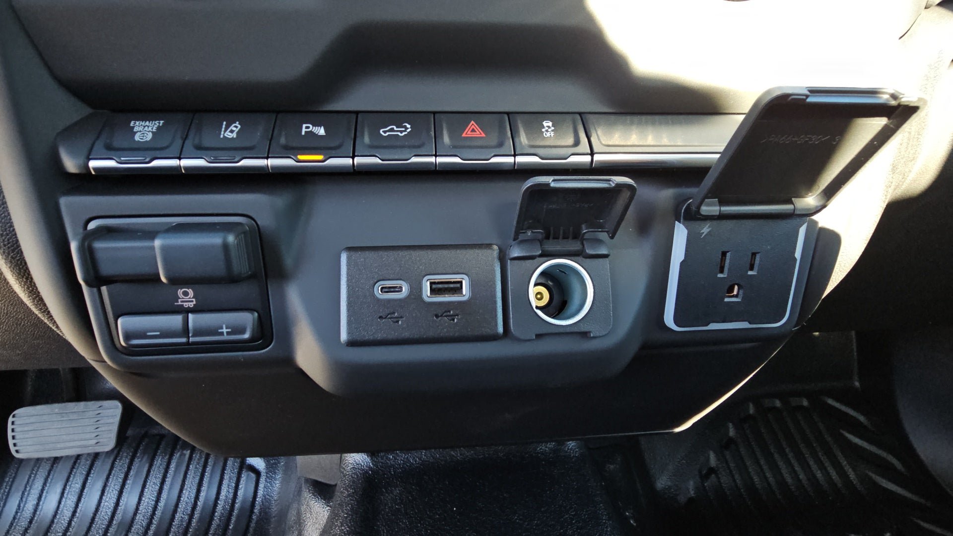 New 2025 GMC Sierra 3500 Pro w/ 1SA Pro Safety Plus Package AWD/4WD image 26