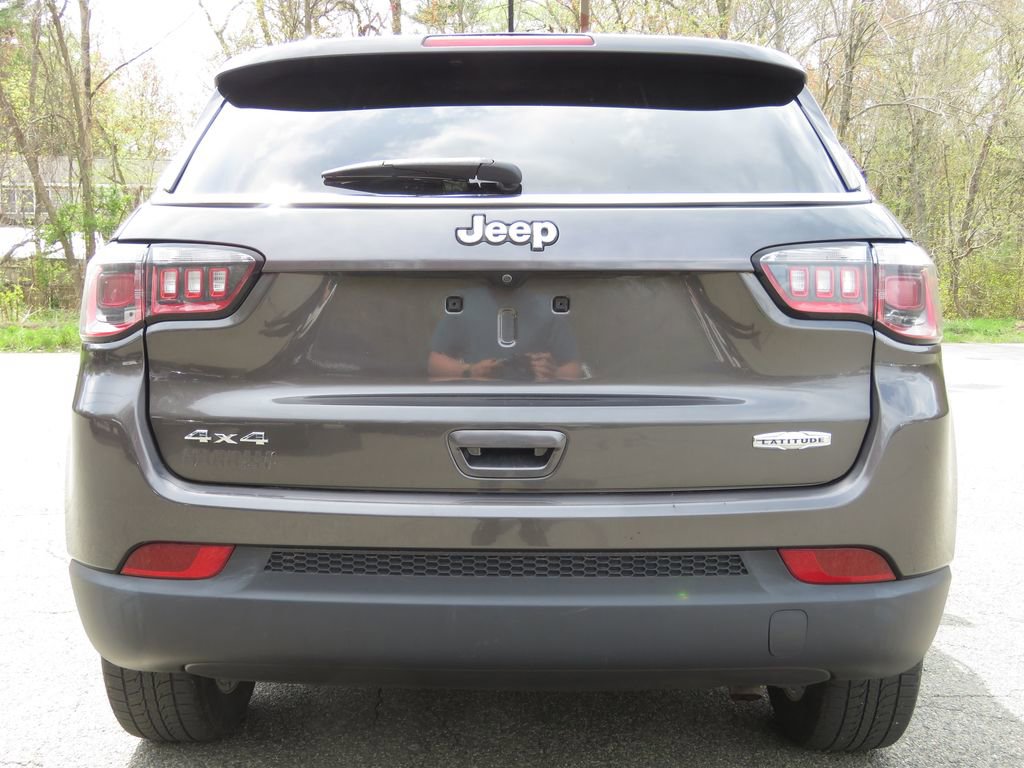 Used 2018 Jeep Compass Latitude w/ Cold Weather Group AWD/4WD image 6