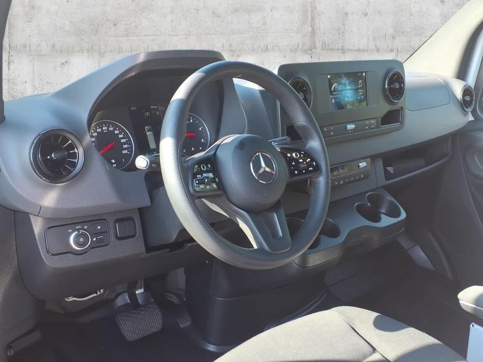 Used 2024 Mercedes-Benz Sprinter 2500 image 5