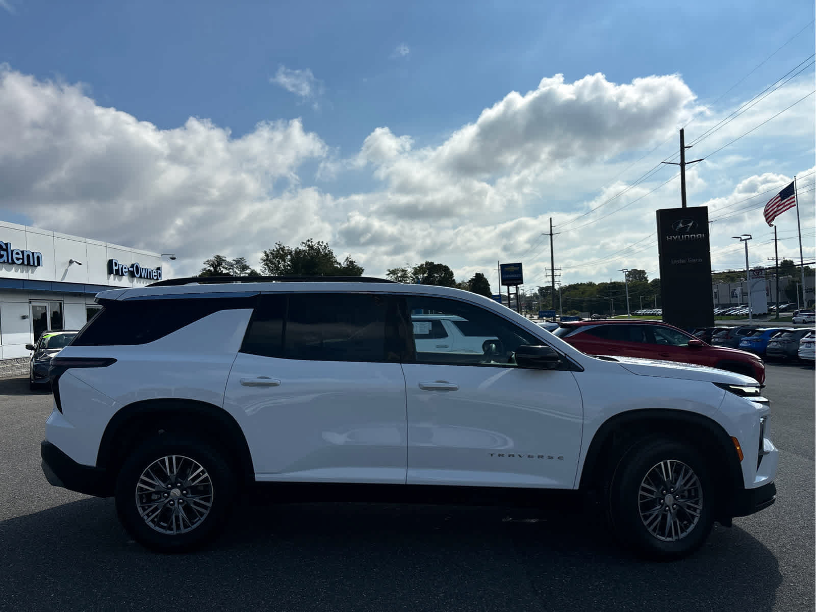 Certified 2026 Chevrolet Traverse LT w/ Driver Confidence Package FWD image 3
