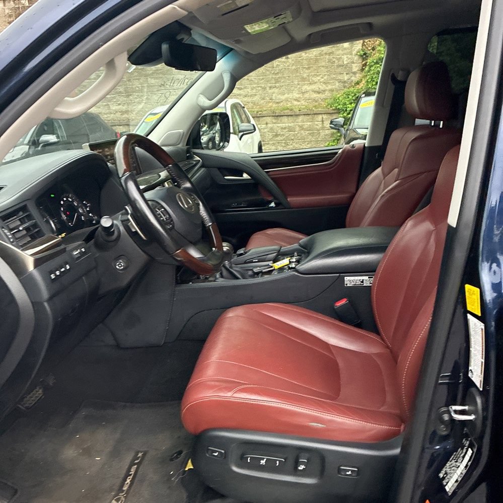Used 2019 Lexus LX 570 4WD w/ Luxury Package image 12