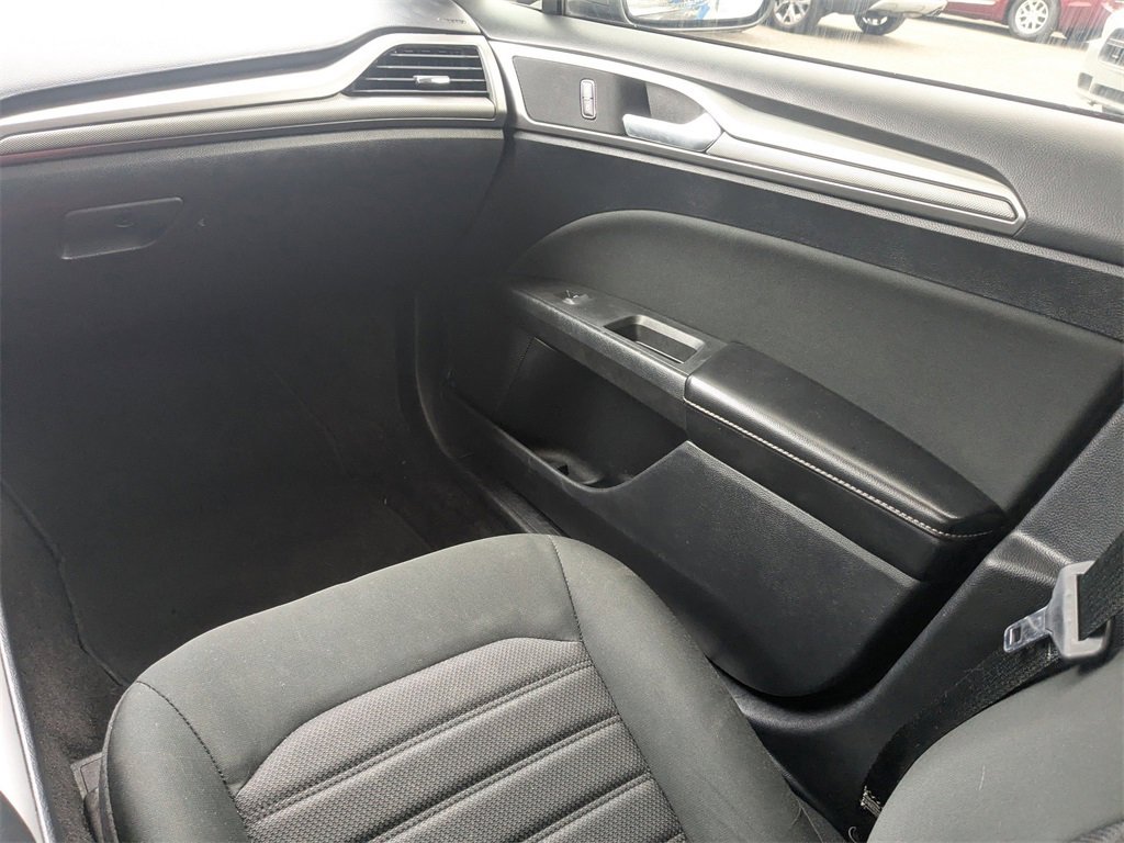 Used 2020 Ford Fusion SE image 16