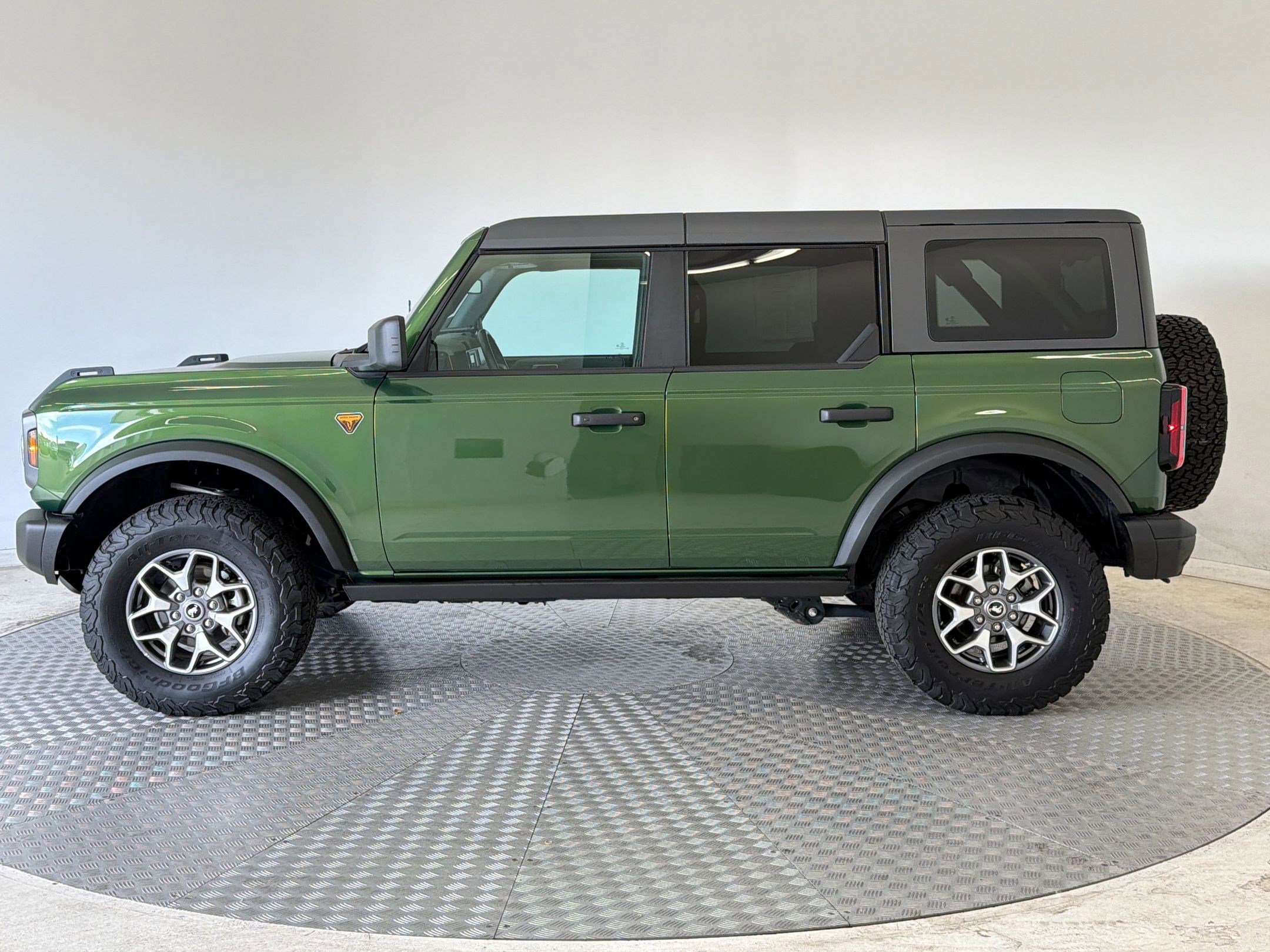 Used 2022 Ford Bronco Badlands AWD/4WD image 2