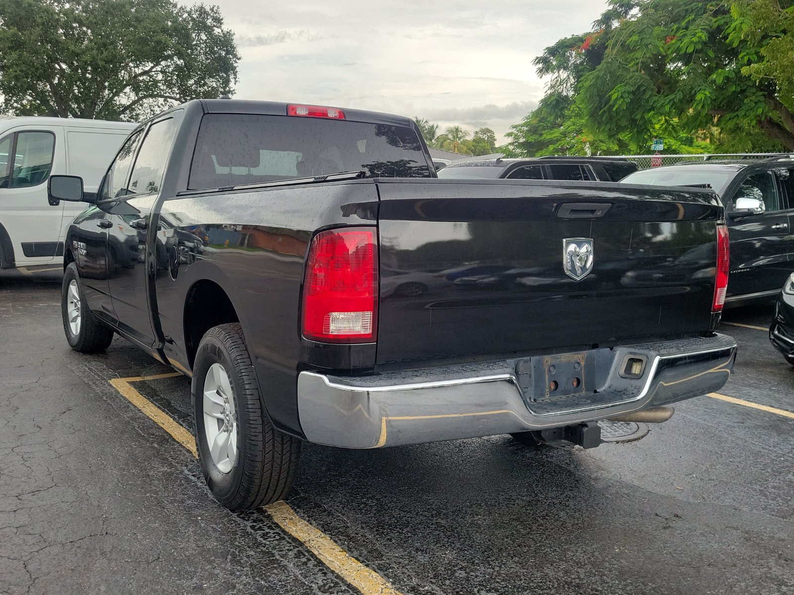 Used 2017 RAM 1500 Classic SLT RWD image 6