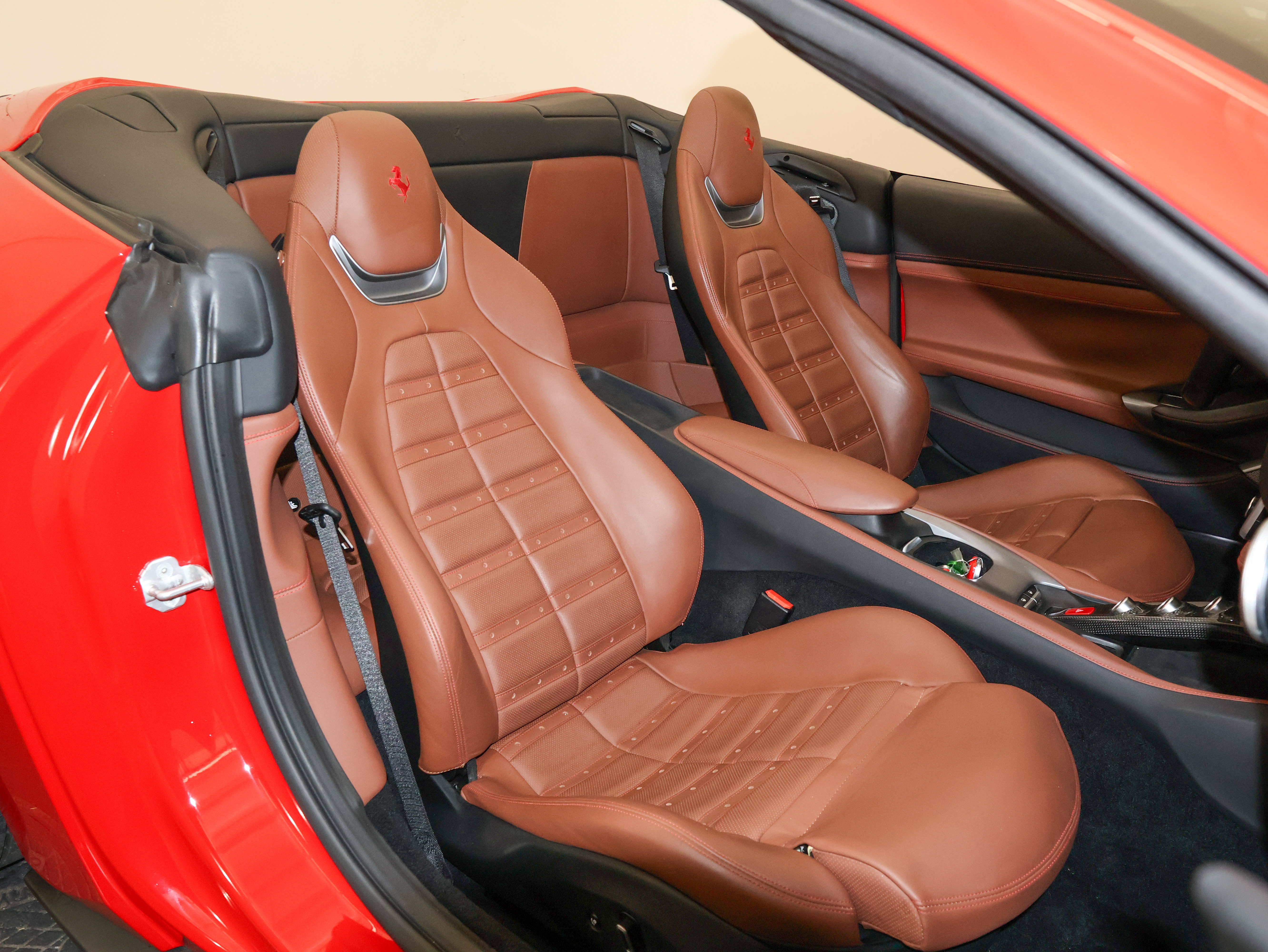 Used 2019 Ferrari Portofino RWD image 50