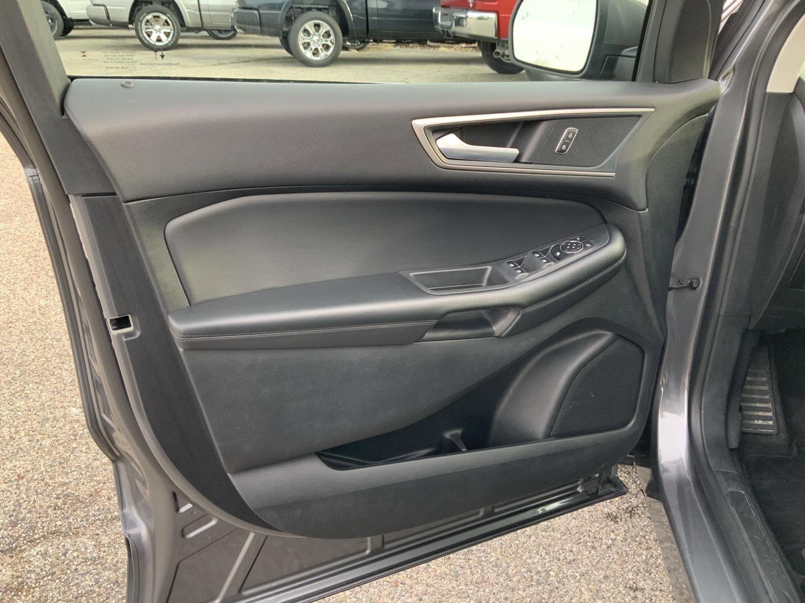 Used 2024 Ford Edge SEL image 21