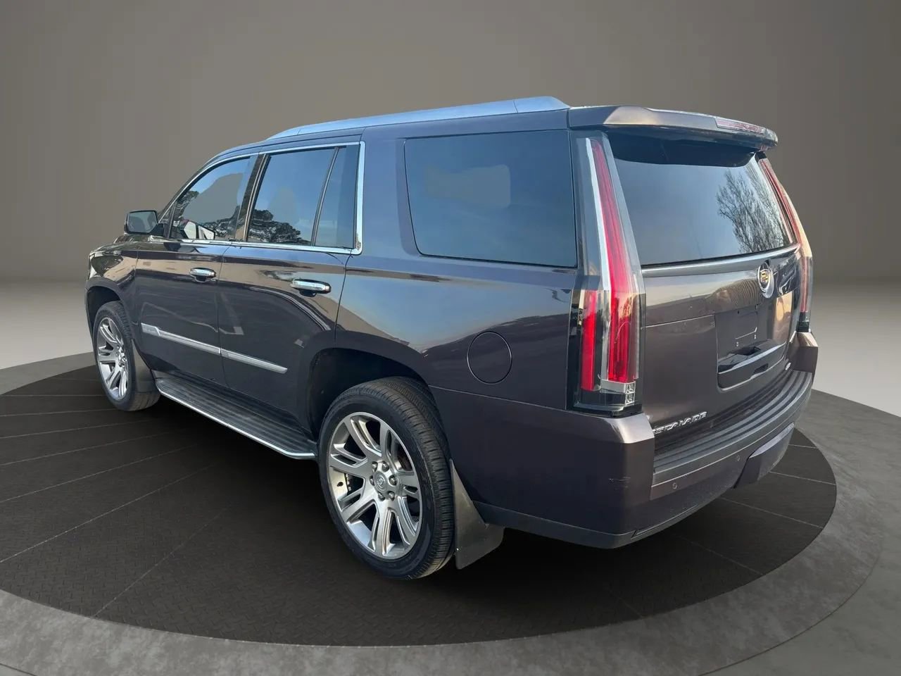 Used 2015 Cadillac Escalade Luxury image 7