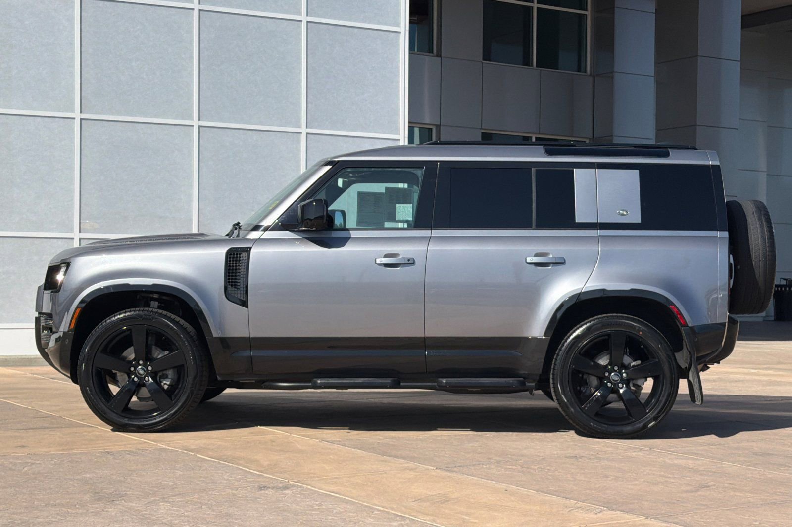 Used 2023 Land Rover Defender 110 S AWD/4WD image 7