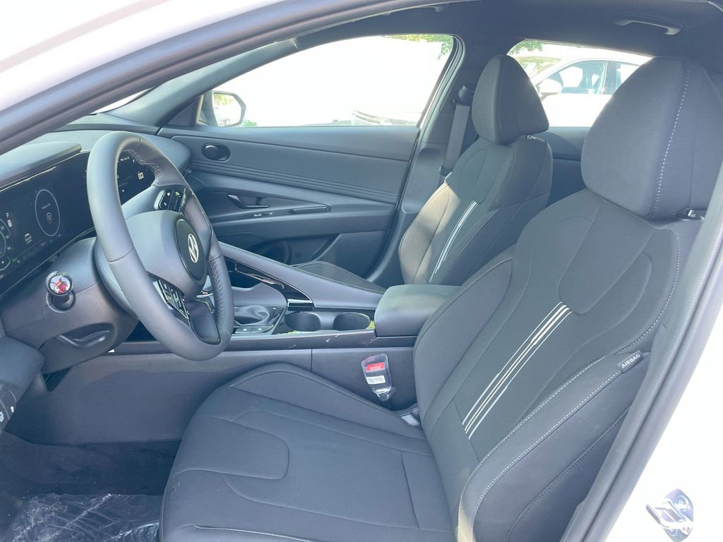 Used 2025 Hyundai Elantra SEL image 37