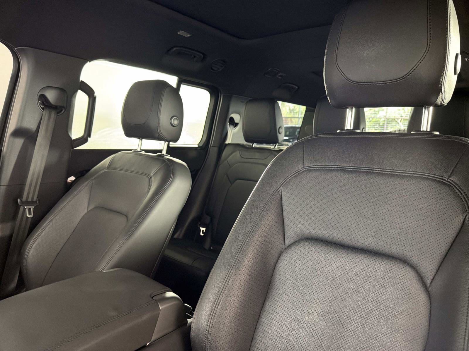 Used 2023 Land Rover Defender 130 SE AWD/4WD image 39