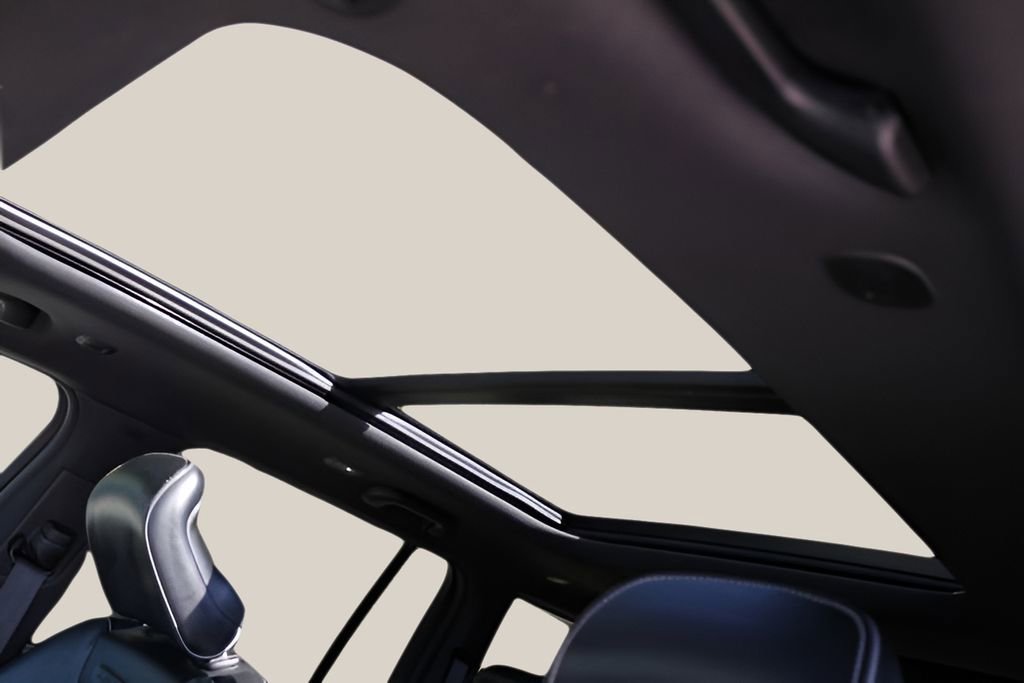 Used 2024 Jeep Grand Cherokee Overland w/ Adv Protech Group III image 11