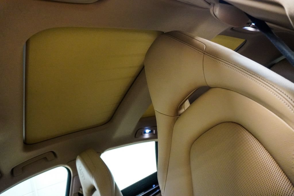 Used 2023 Porsche Panamera 4 Platinum Edition AWD/4WD image 8