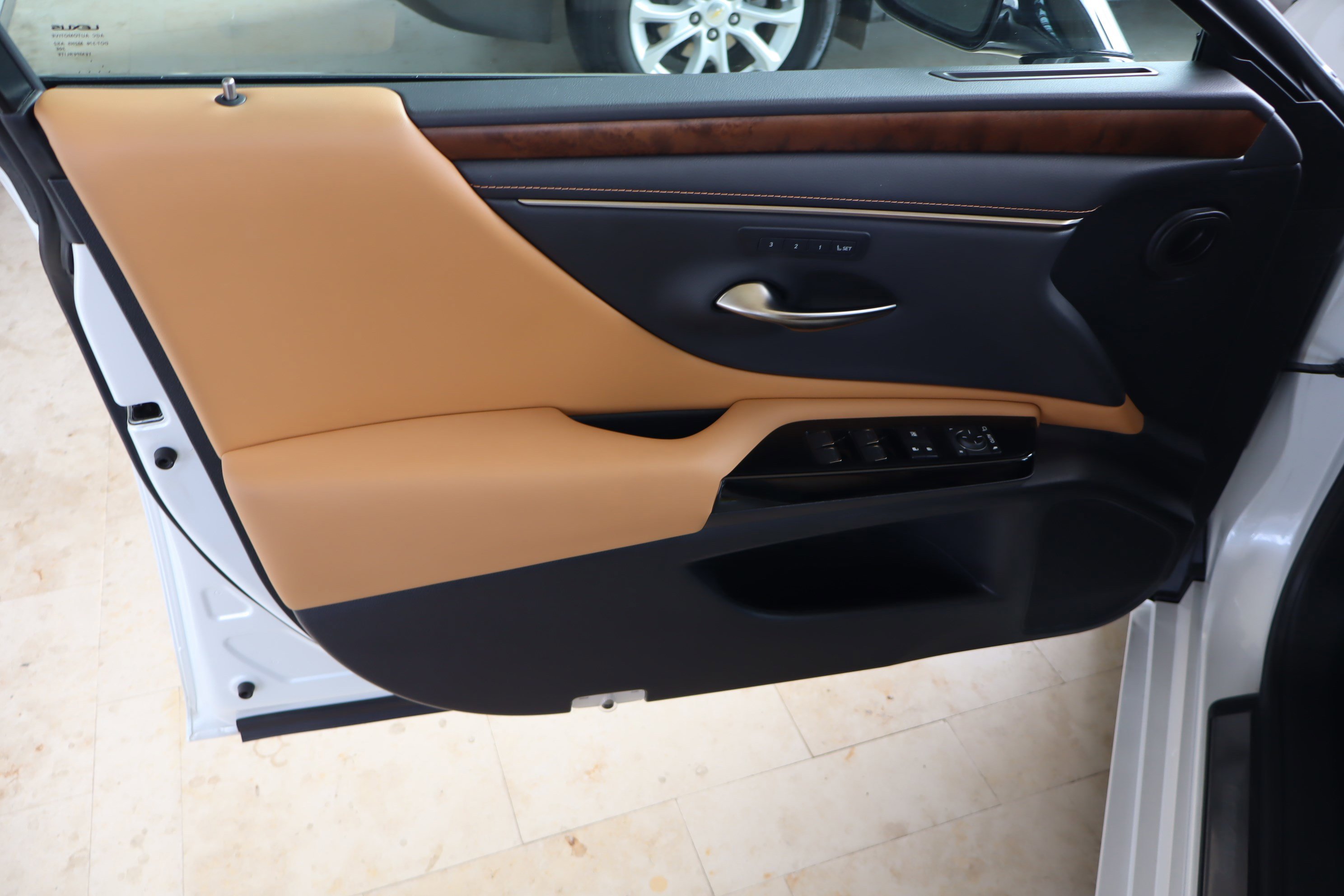 Used 2022 Lexus ES 350 w/ Premium Package image 13