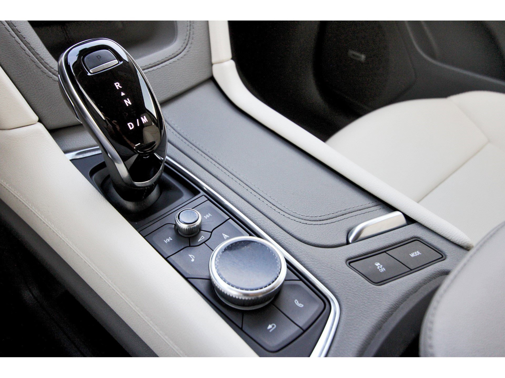 Used 2025 Cadillac XT5 Premium Luxury w/ LPO, Floor Liner Package image 29