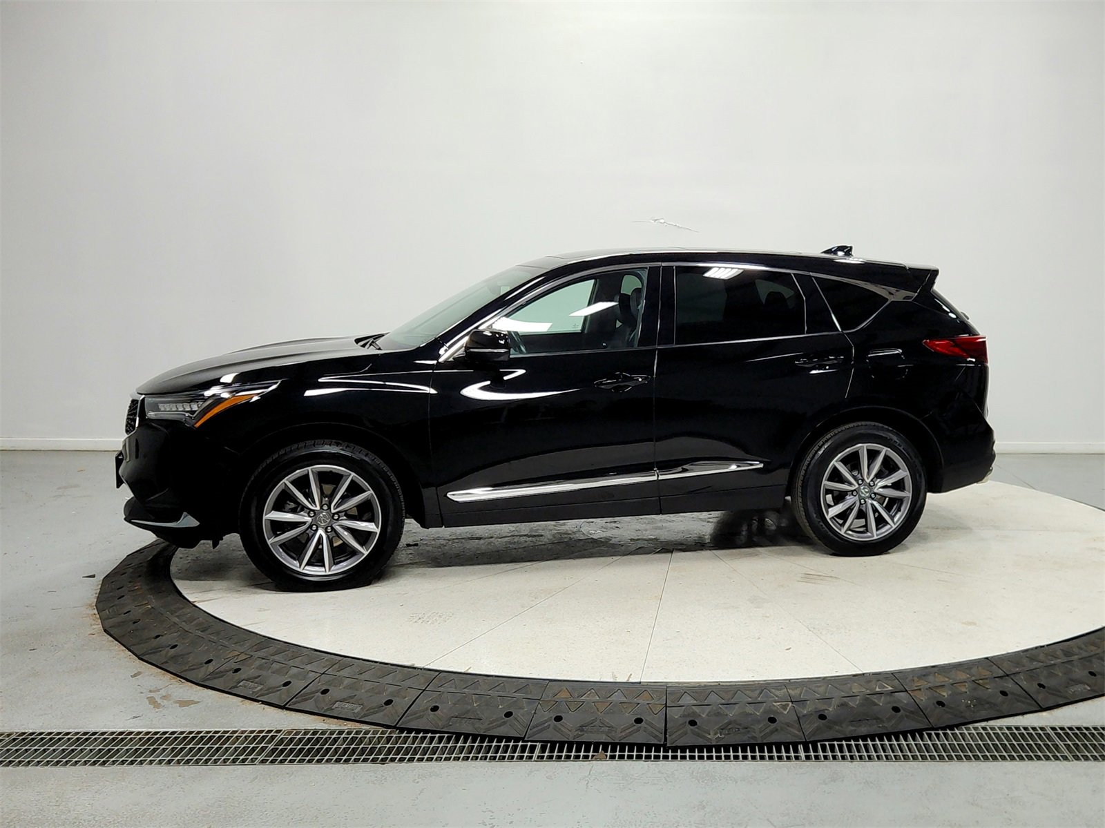 Used 2023 Acura RDX w/ Technology Package image 4
