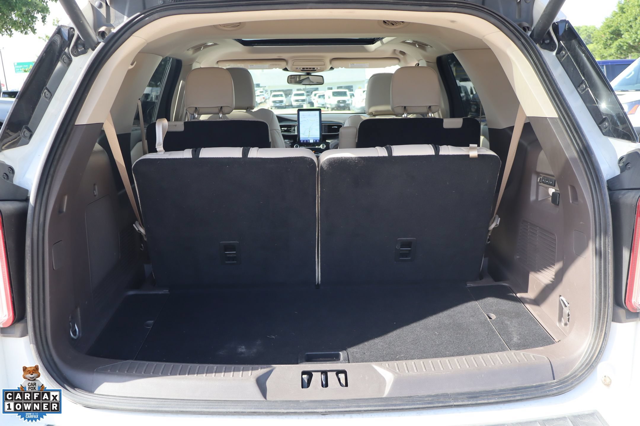 Certified 2024 Ford Explorer Platinum w/ Technology Package AWD/4WD image 26