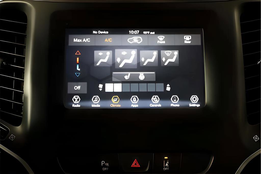 Used 2021 Jeep Cherokee Latitude Plus FWD image 25