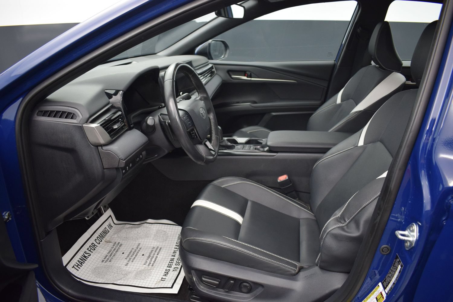 Used 2025 Toyota Camry SE FWD image 13