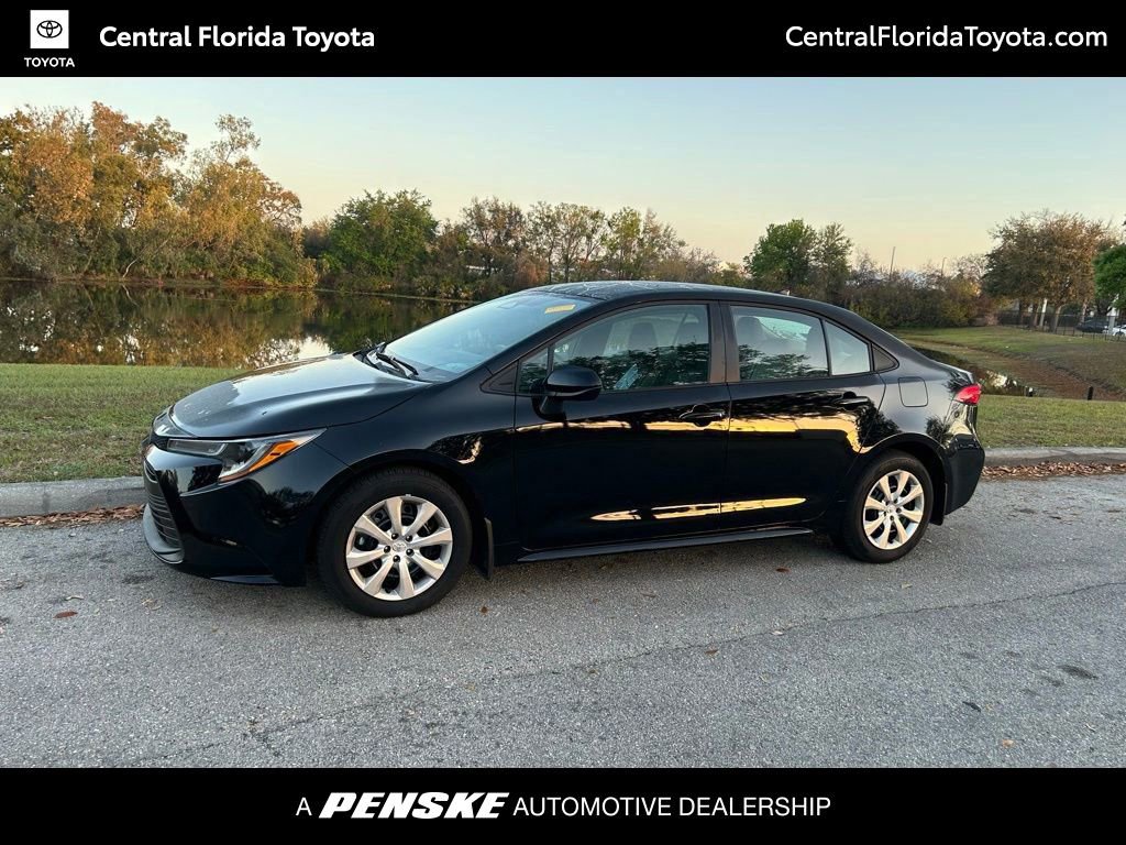 Used 2025 Toyota Corolla LE image 1