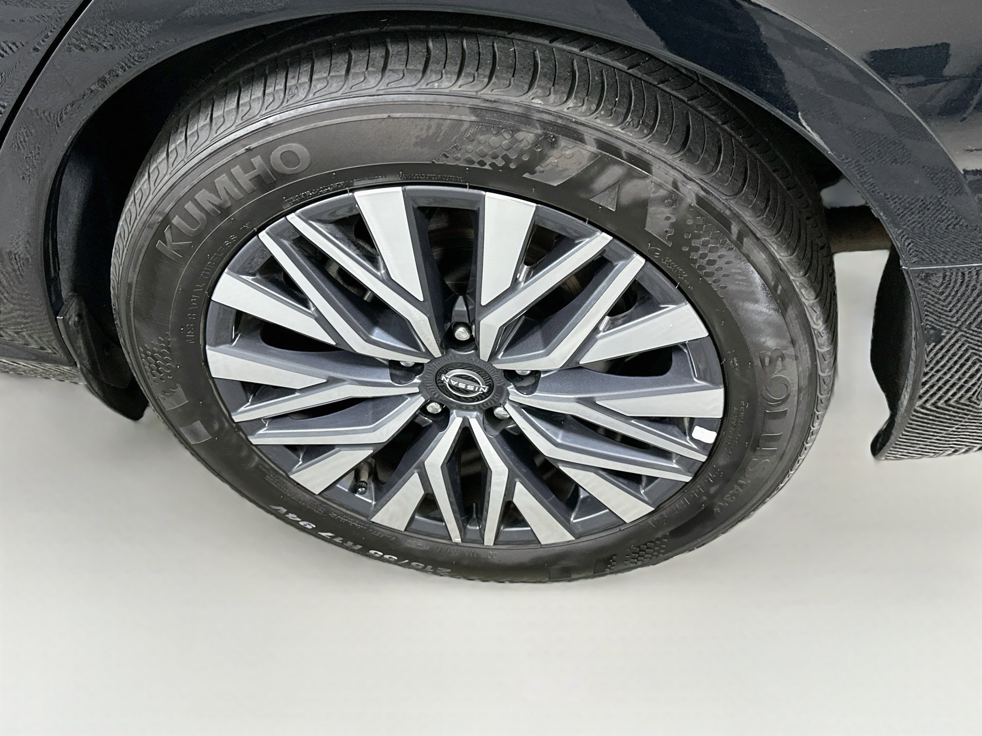 Used 2025 Nissan Altima 2.5 SV FWD image 11