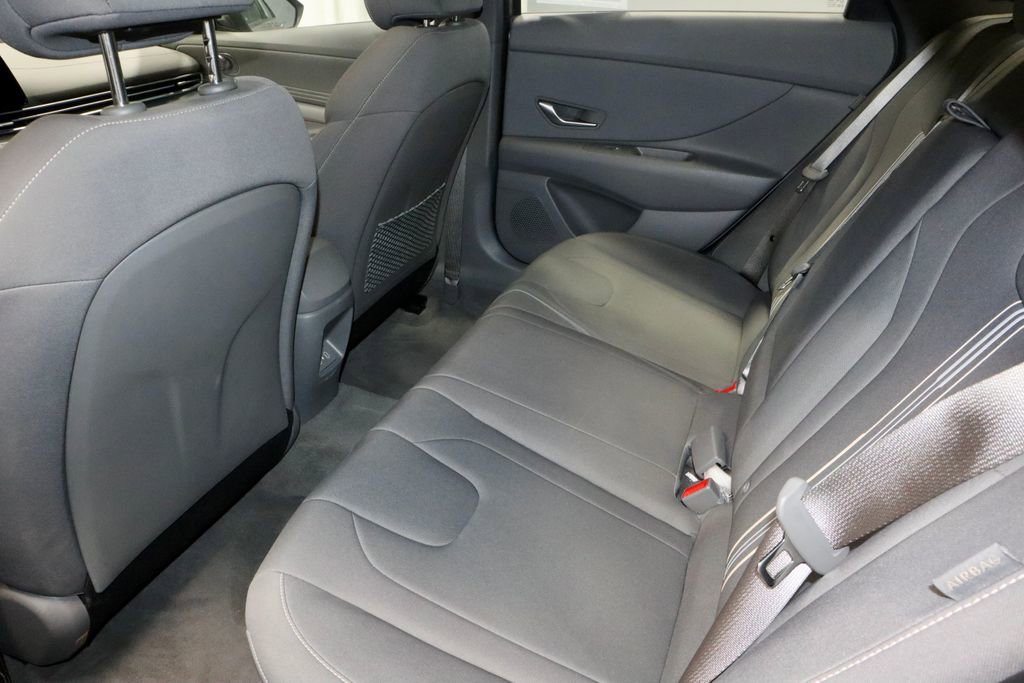 Certified 2025 Hyundai Elantra SEL image 22