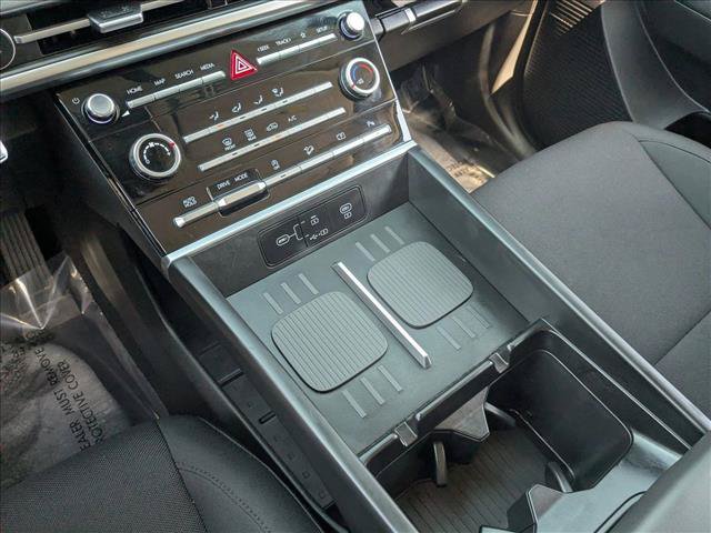 Used 2025 Hyundai Santa Fe SE FWD image 16