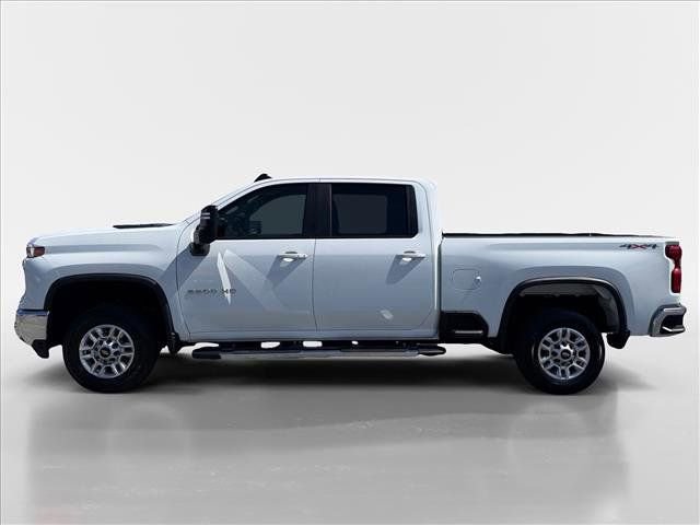 Used 2025 Chevrolet Silverado 2500 LT w/ Convenience Package AWD/4WD image 3
