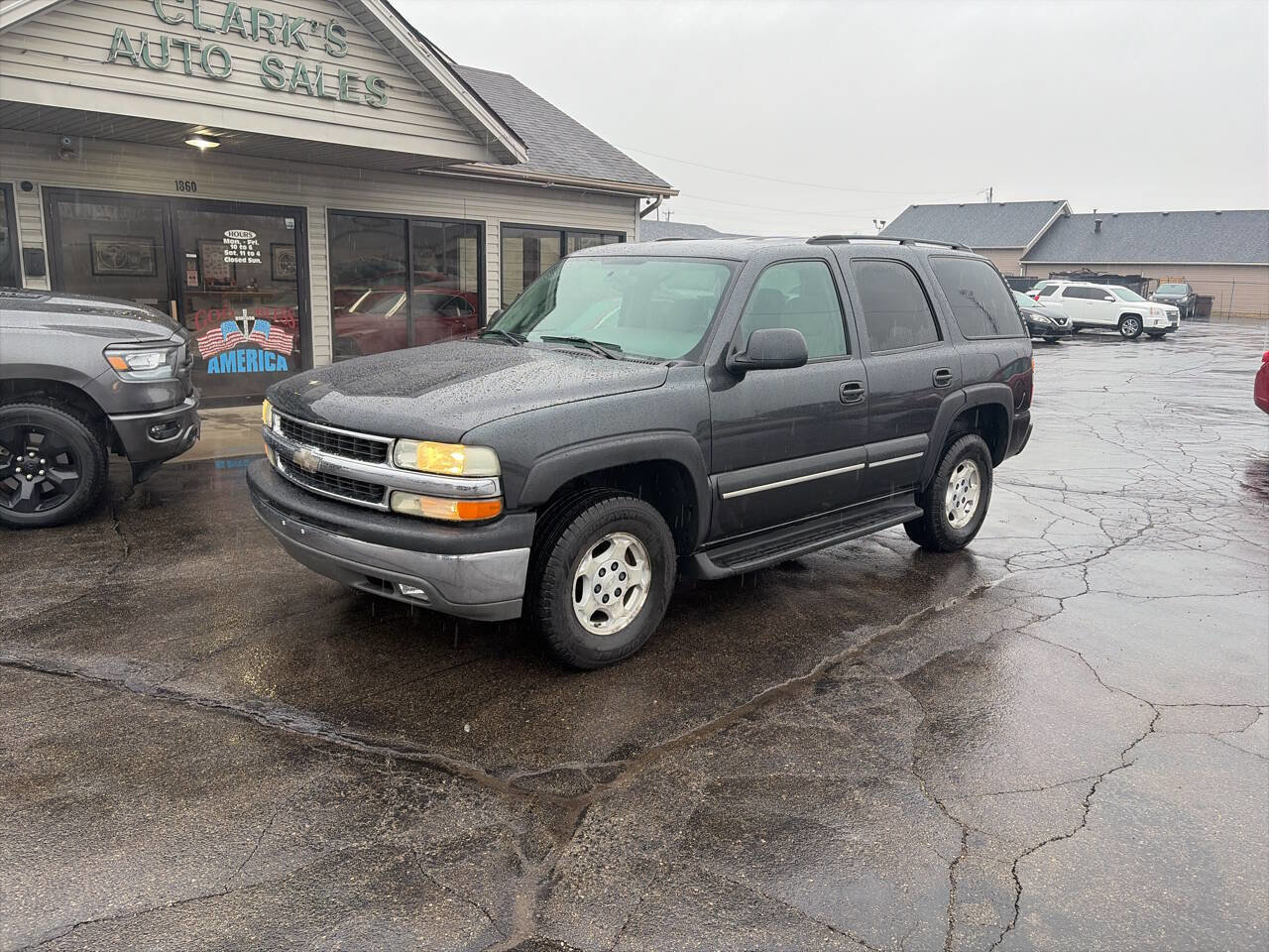 Used 2004 Chevrolet Tahoe LS image 2