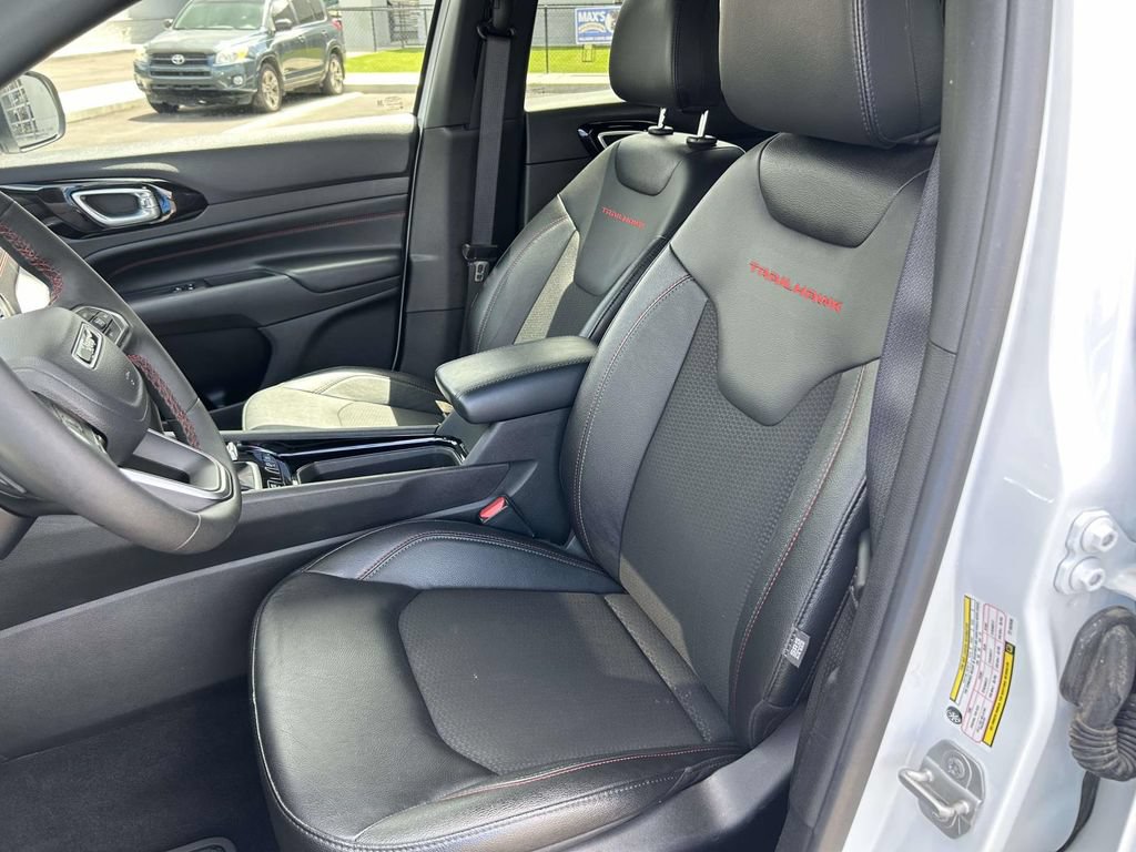 Used 2026 Jeep Compass Trailhawk AWD/4WD image 13