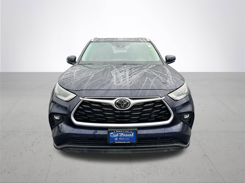 Used 2022 Toyota Highlander XLE image 3