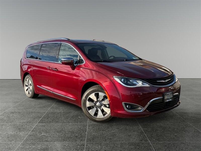 Used 2018 Chrysler Pacifica Limited w/ Advanced Safetytec Group FWD image 8