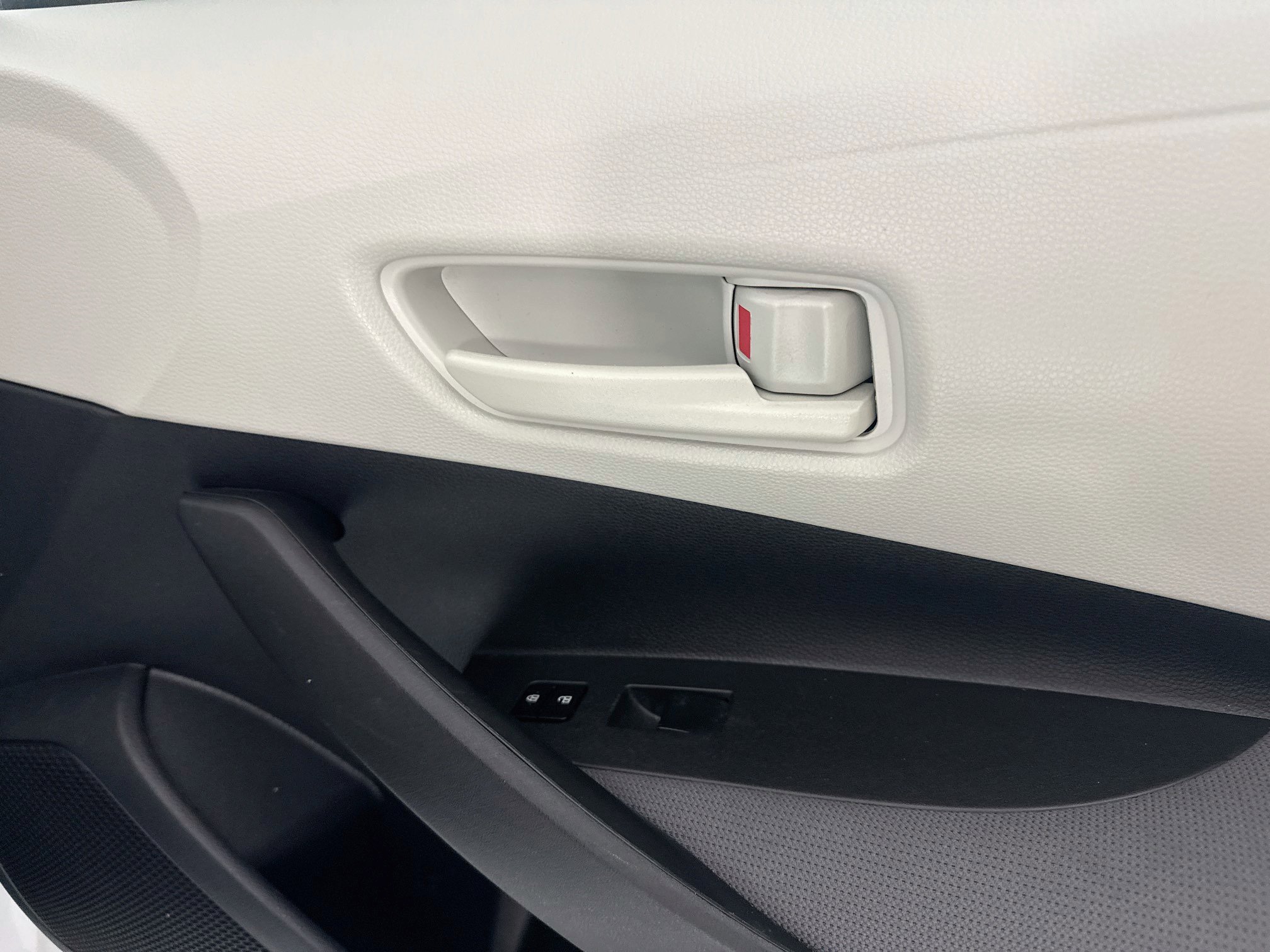Used 2022 Toyota Corolla L FWD image 30