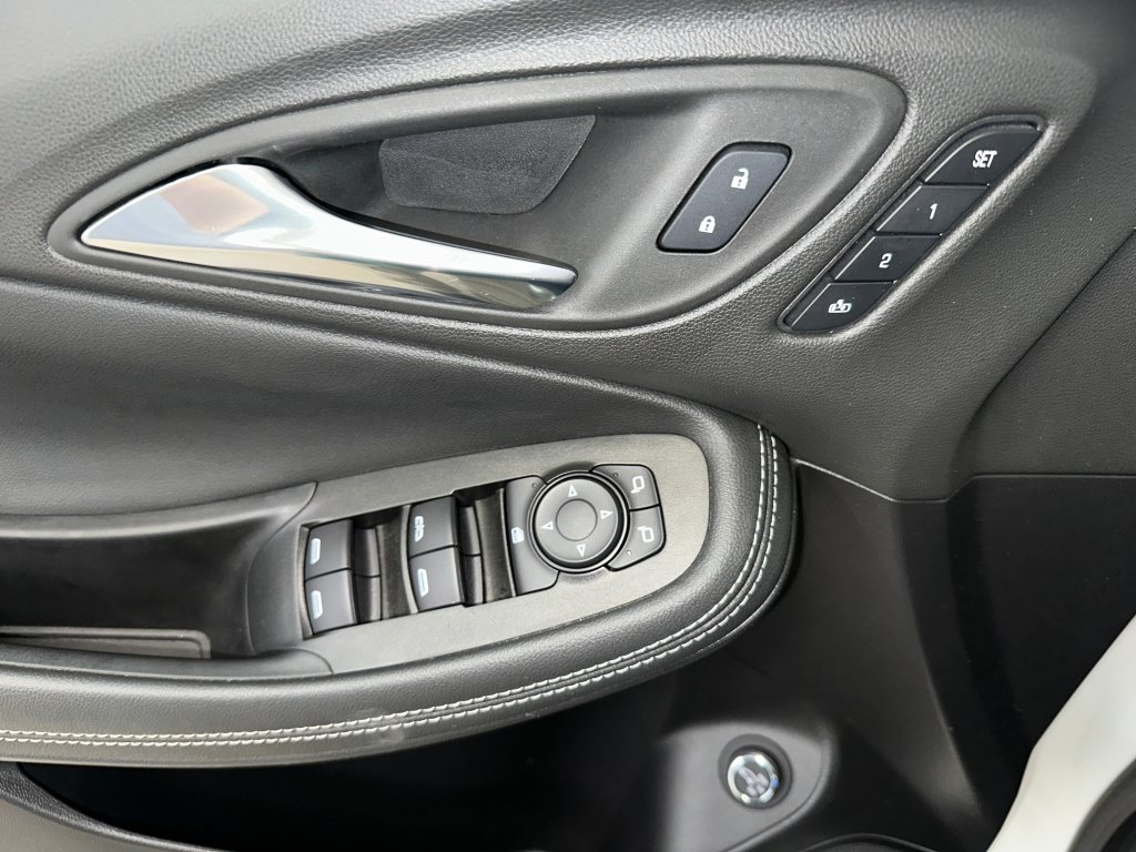 Used 2022 Buick Encore GX Essence w/ Experience Buick Package AWD/4WD image 6