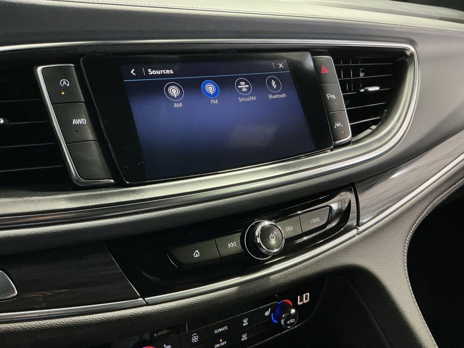 Used 2023 Buick Enclave Essence AWD/4WD image 19