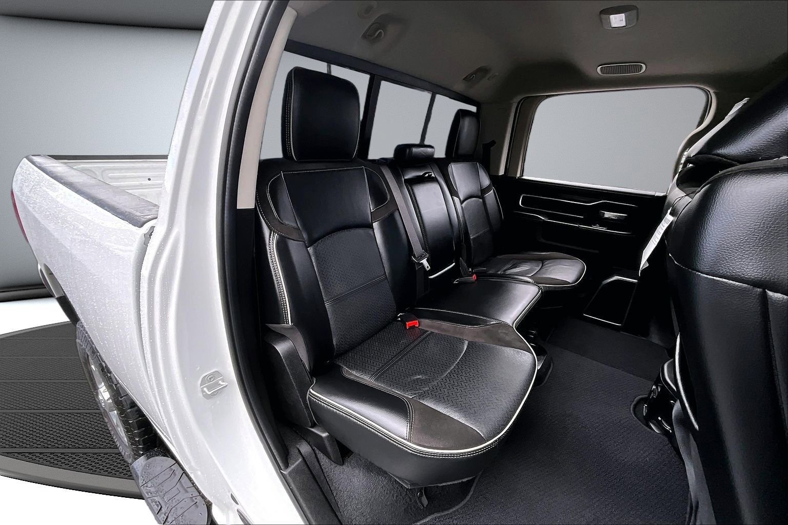 Used 2024 RAM 2500 Laramie AWD/4WD image 25