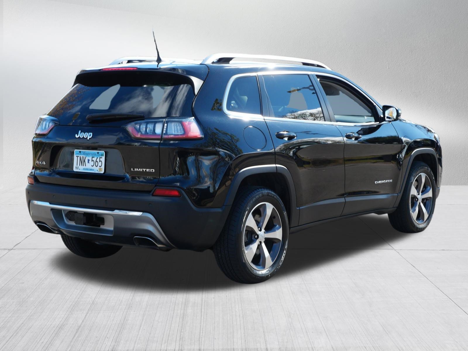 Used 2019 Jeep Cherokee Limited w/ Luxury Group AWD/4WD image 7