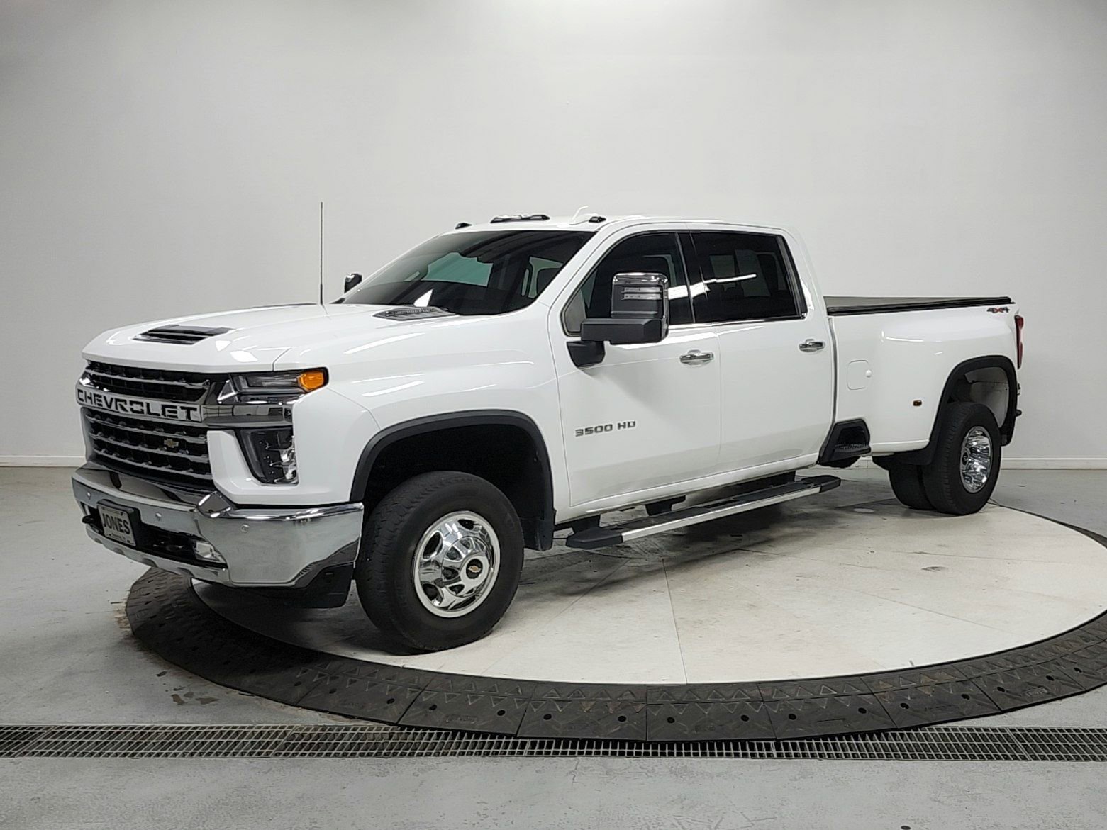 Used 2023 Chevrolet Silverado 3500 LTZ w/ LTZ Convenience Package AWD/4WD image 3