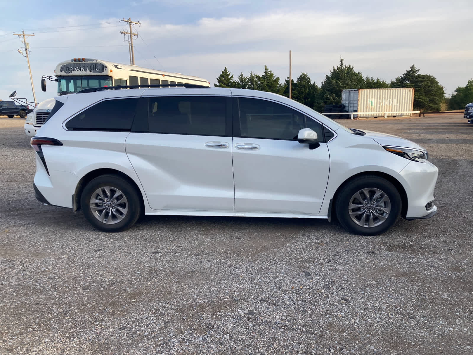 Used 2026 Toyota Sienna XLE FWD image 9