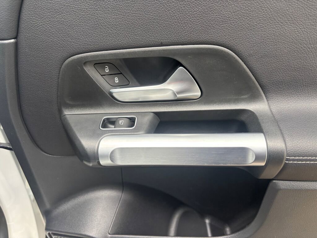 Certified 2023 Mercedes-Benz GLB 250 4MATIC image 17