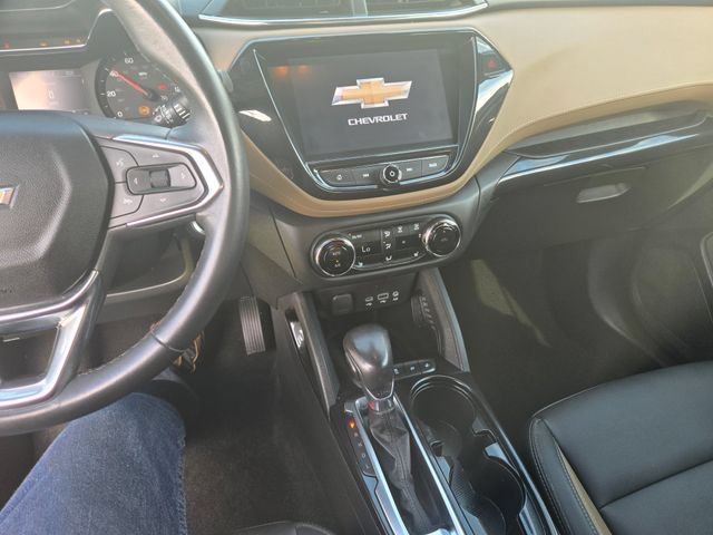 Used 2021 Chevrolet TrailBlazer ACTIV w/ Sun and Liftgate Package FWD image 2