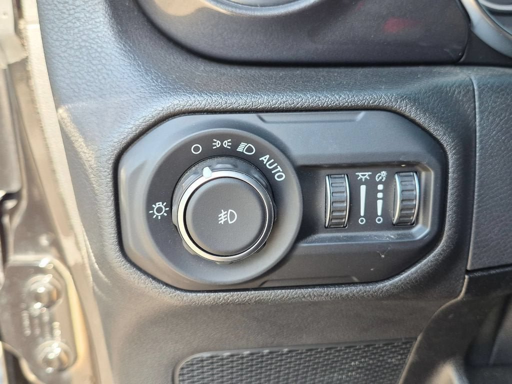 Used 2021 Jeep Wrangler Unlimited Rubicon AWD/4WD image 21