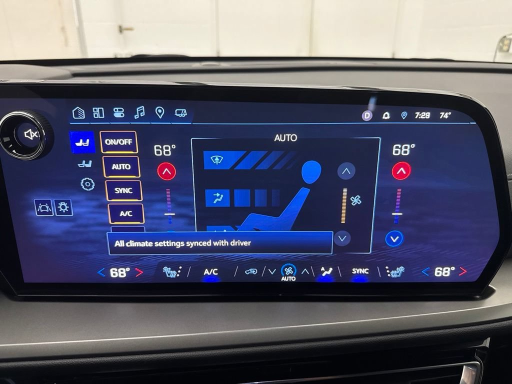Used 2025 Chevrolet Traverse LT AWD/4WD image 34
