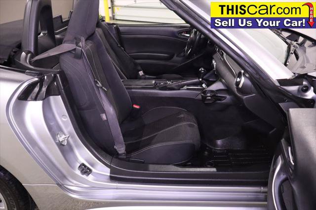 Used 2017 FIAT 124 Spider Classica RWD image 26