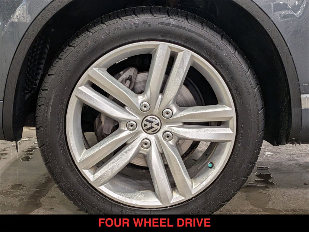 Used 2012 Volkswagen Touareg Sport image 19