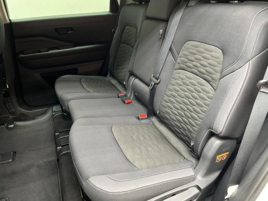 Used 2025 Nissan Pathfinder SV AWD/4WD image 18
