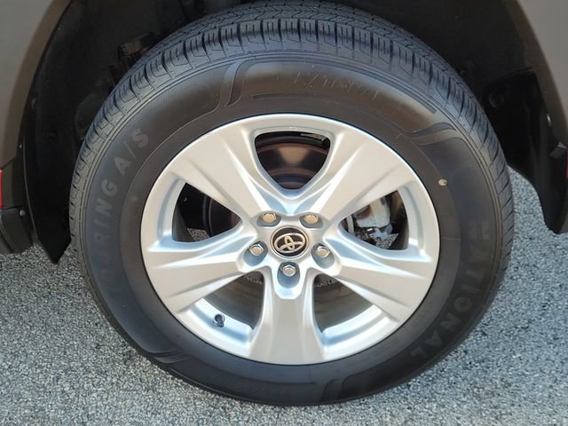 Used 2020 Toyota RAV4 XLE FWD image 9