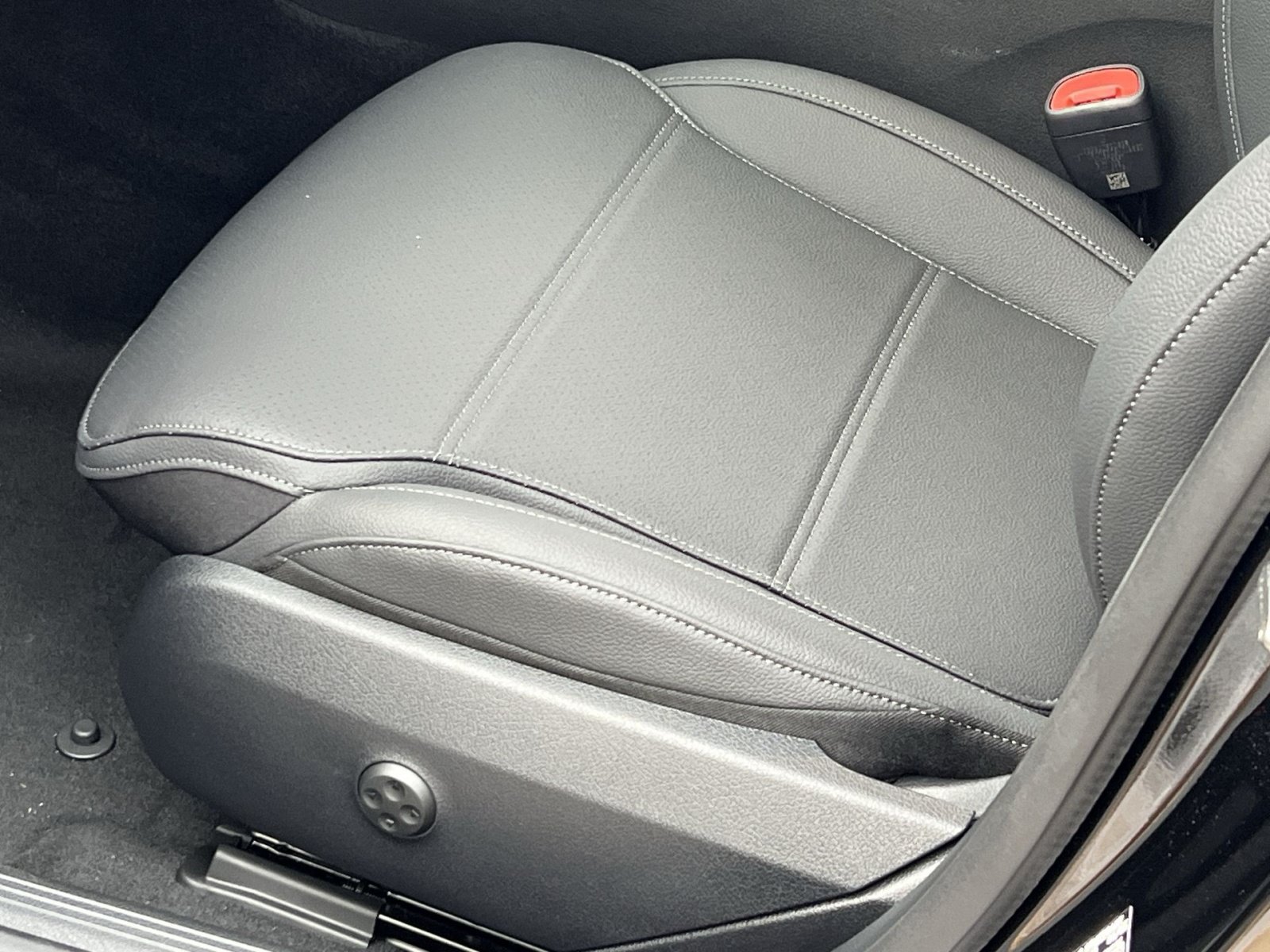 New 2026 Mercedes-Benz C 300 4MATIC Sedan image 19