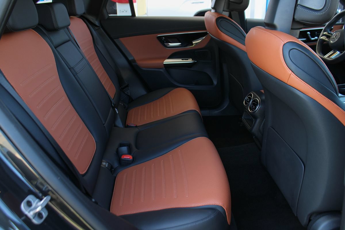 Used 2025 Mercedes-Benz GLC 350e 4MATIC image 24